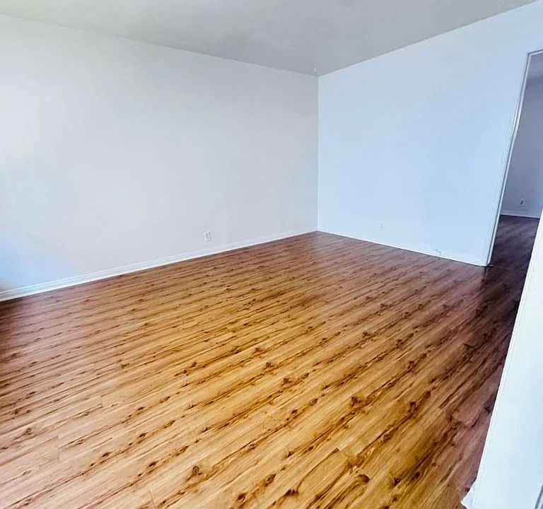 1868 Locust Ave #5