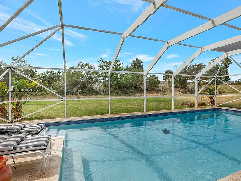 5320 SW 21st Ct — Photo 3