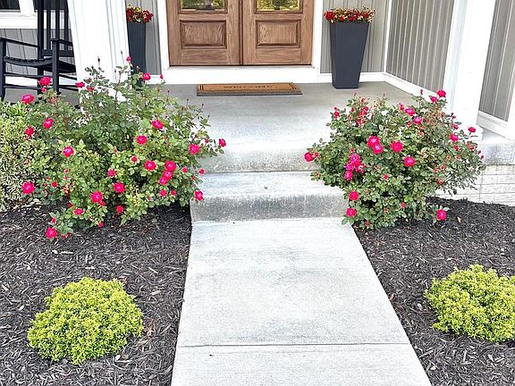 2nd image of 1015 Redbud Rd