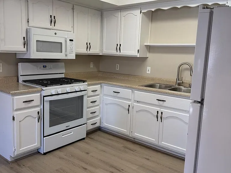 6673 W Tropicana Ave #201 — Photo 2