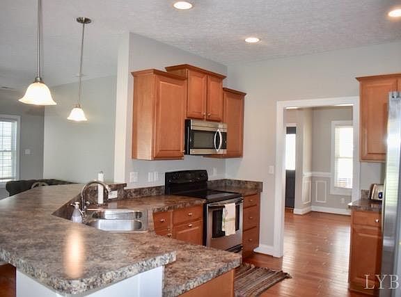 4th image of 511 Capstone Dr