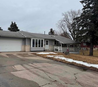 1114 N 10th Ave E, Newton, IA, 50208