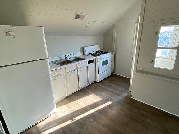 4th image of 1304 Marion St #426