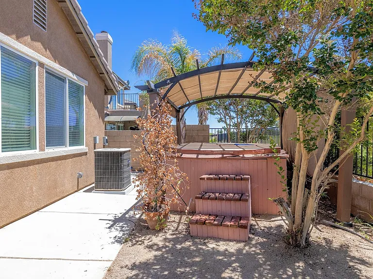 4036 Tournament Dr — Photo 24