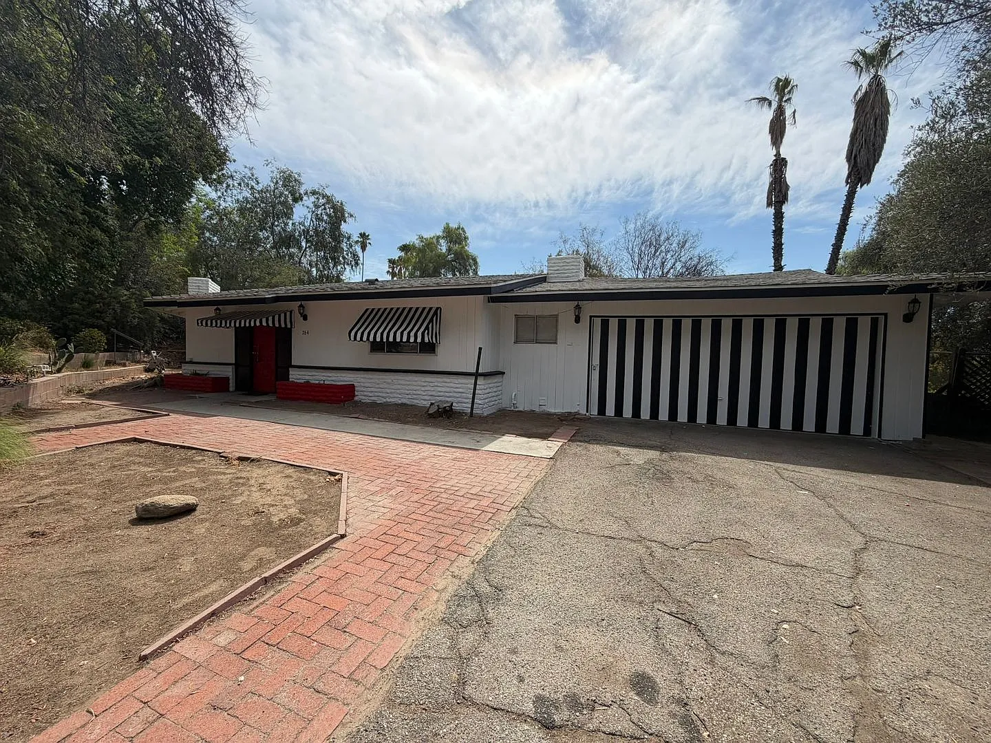 Riverside Home located near UCR — Photo 2