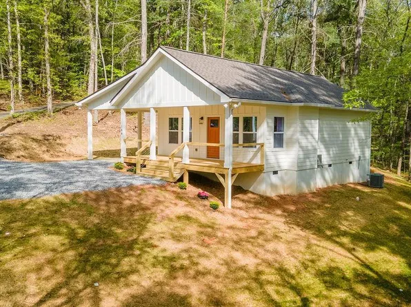 164 Acorn Ln, Warne, NC 28909