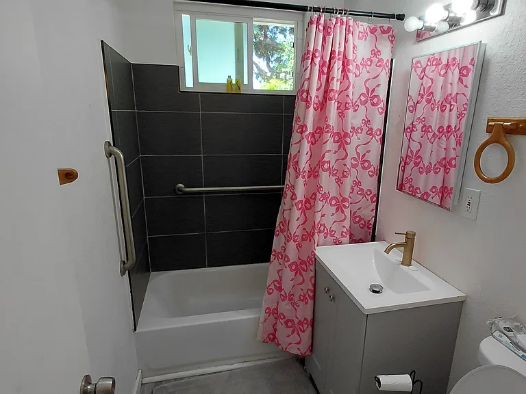 4824 1/4 E Live Oak St — Photo 15