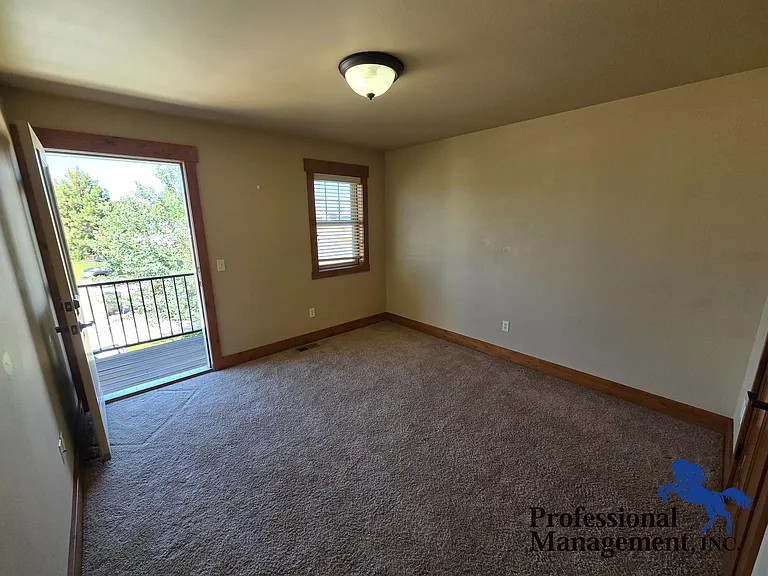 2035 Lake Hills Dr — Photo 5