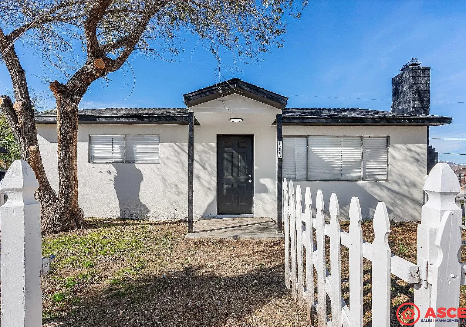 Move-In Ready 2BR Home in Lake Isabella Area Trash & Sewer Paid, Pets OK! — Photo 3