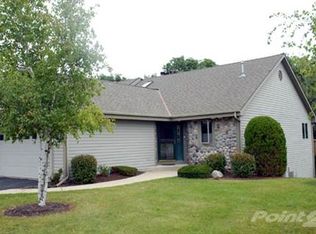 464 Oak Ridge Dr, Hartland, WI 53029