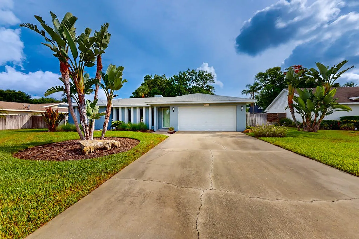 3 bed, 2.0 bath, 1700 sqft, $4,990 — Photo 2