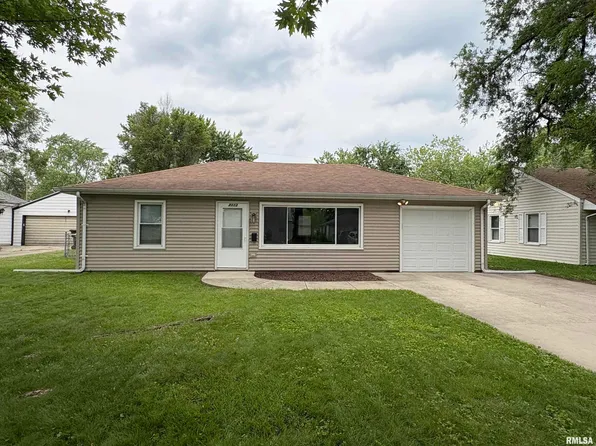 2113 W Overbrook Dr, Peoria, IL 61604