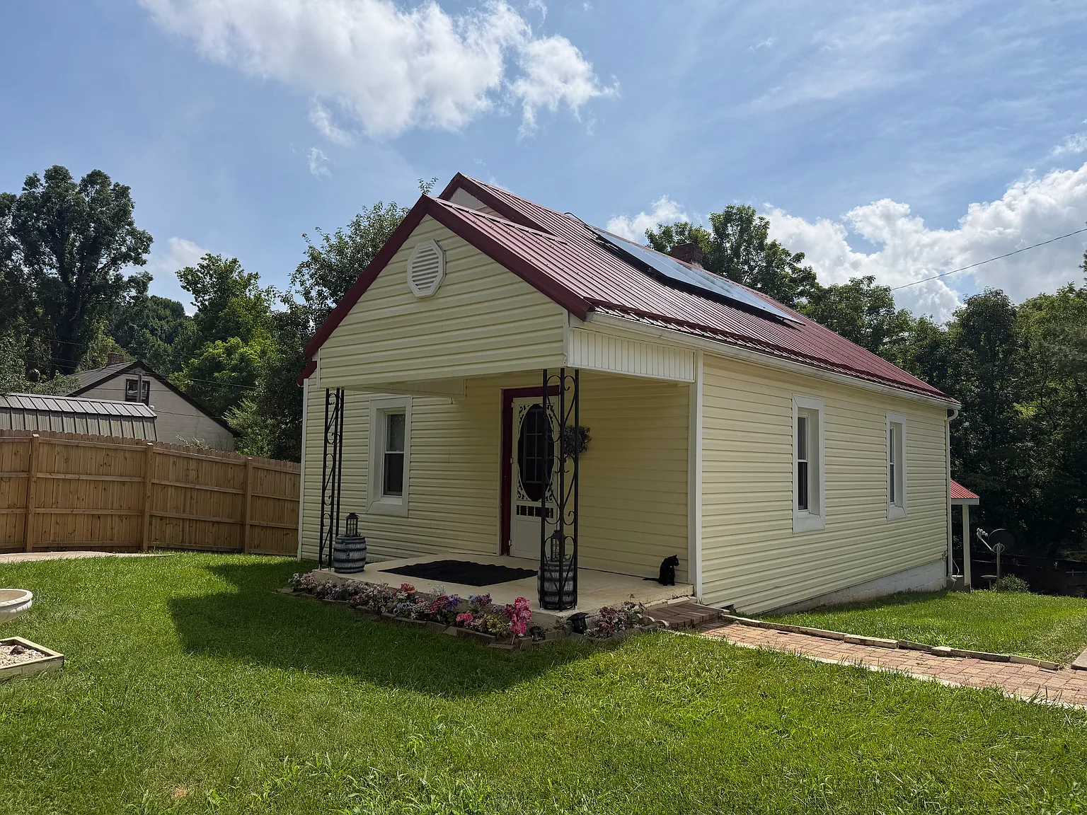 2 bed, 768 sqft, $1,200 — Photo 1