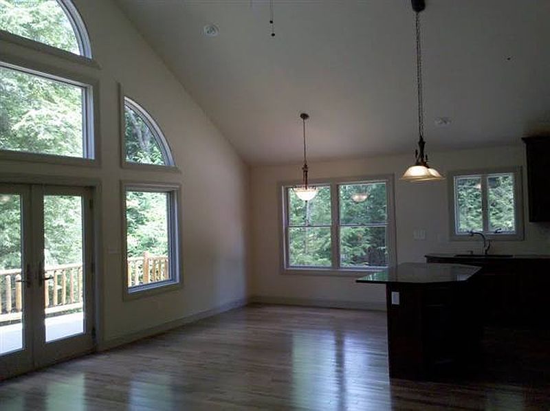 3rd image of 110 ALPINE MEADOW Road