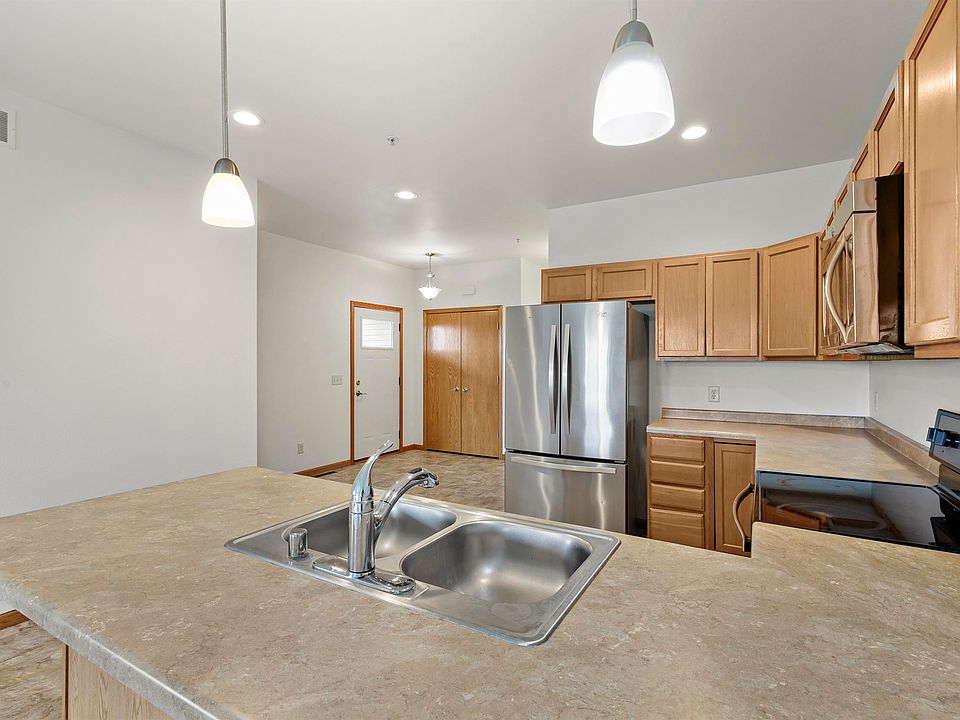 1st image of 141-147 Community Dr #141