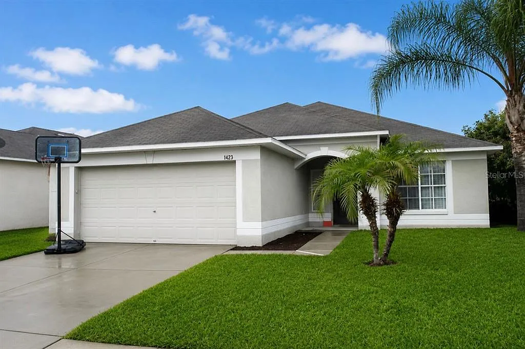 4 bed, 2.0 bath, 1514 sqft, $1,900 — Photo 1