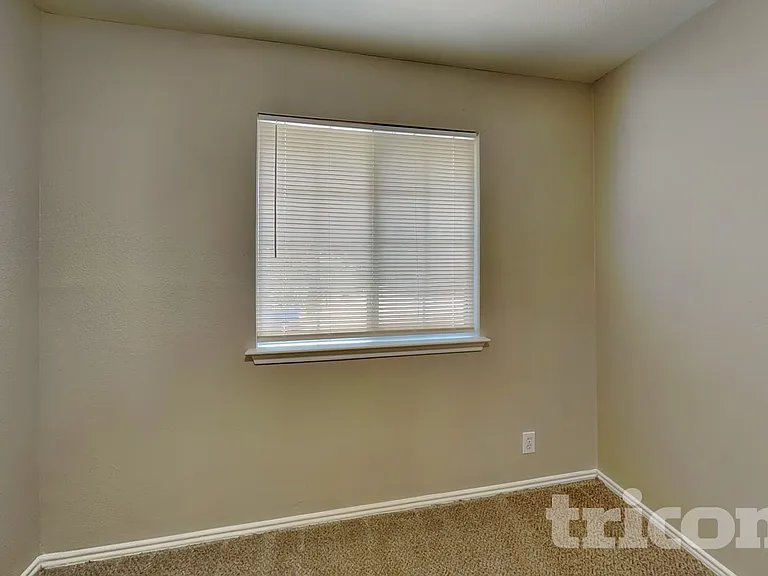 6734 Sandy Point Dr — Photo 13
