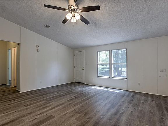 5th image of 203 Live Oak Dr