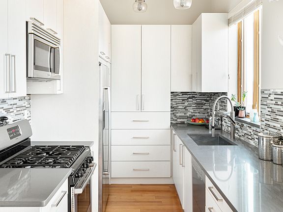2nd image of 212 Eckford St Unit Penthouse