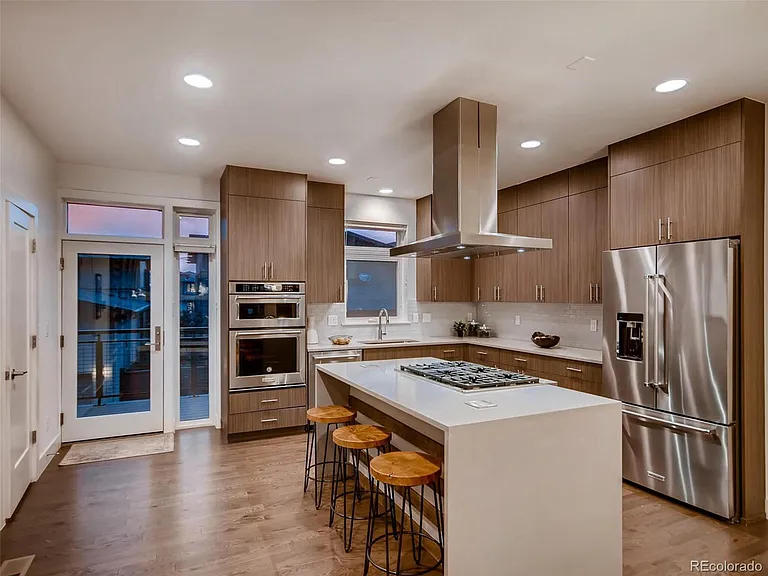 6739 E Lowry Blvd — Photo 9