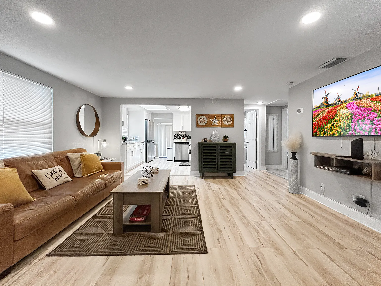 2 bed, 784 sqft, $2,250 — Photo 3
