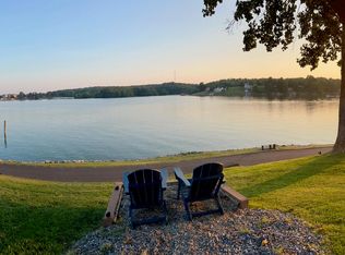 1070 Contentment Ln, Moneta, VA 24121