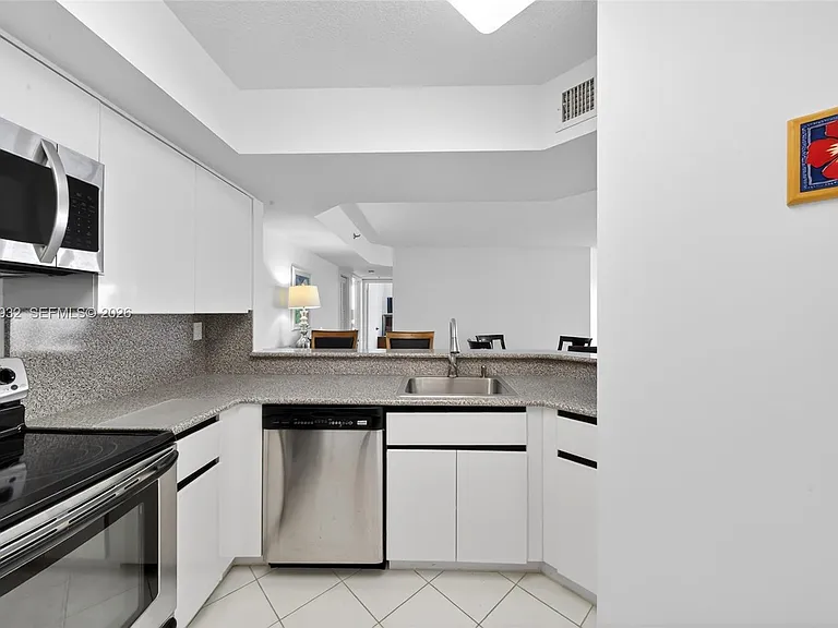 6767 Collins Ave #1609 — Photo 16