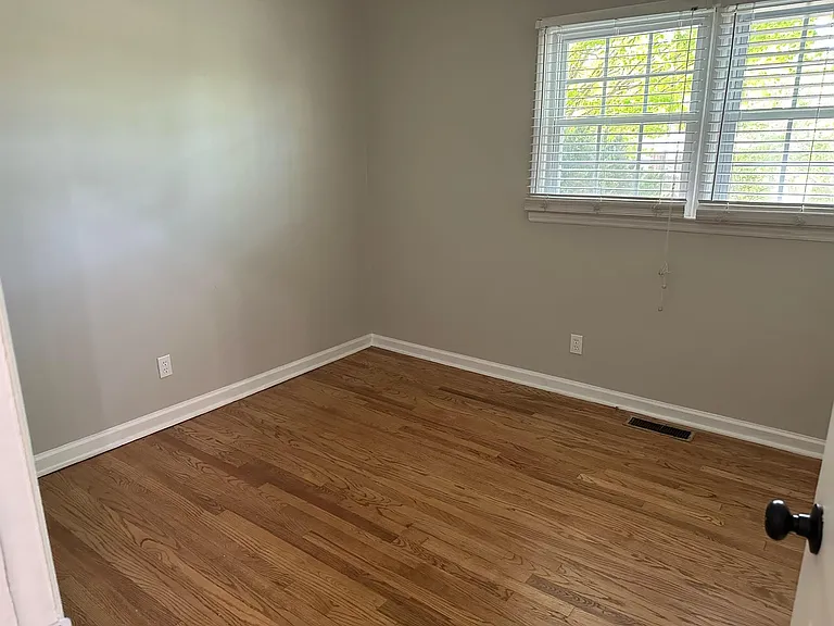 2716 McKinney St — Photo 9