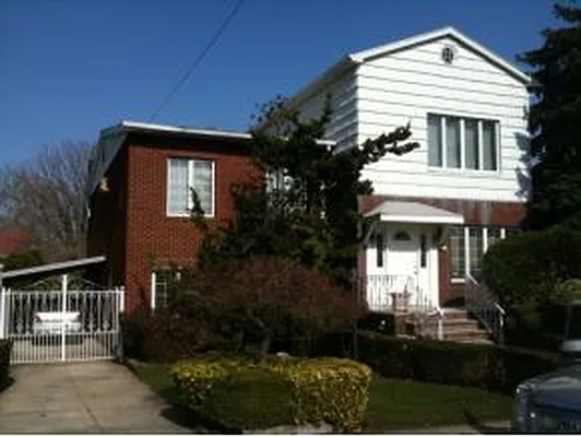 Sold by 4 U Realty Group Inc. | media 1
