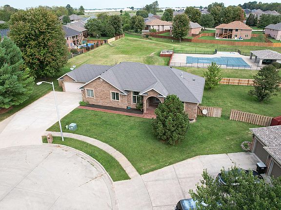 4th image of 2405 S Driftwood Court