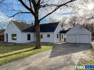 1640 Huntland Dr, Des Moines, IA 50310