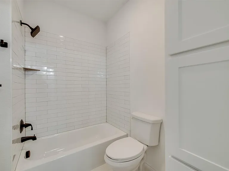 1203 Chapel Dr — Photo 23