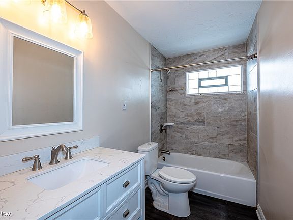 5th image of 670 Hemlock Dr