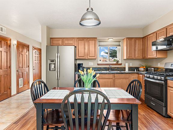 2nd image of 3300 Camino Cielo Vis