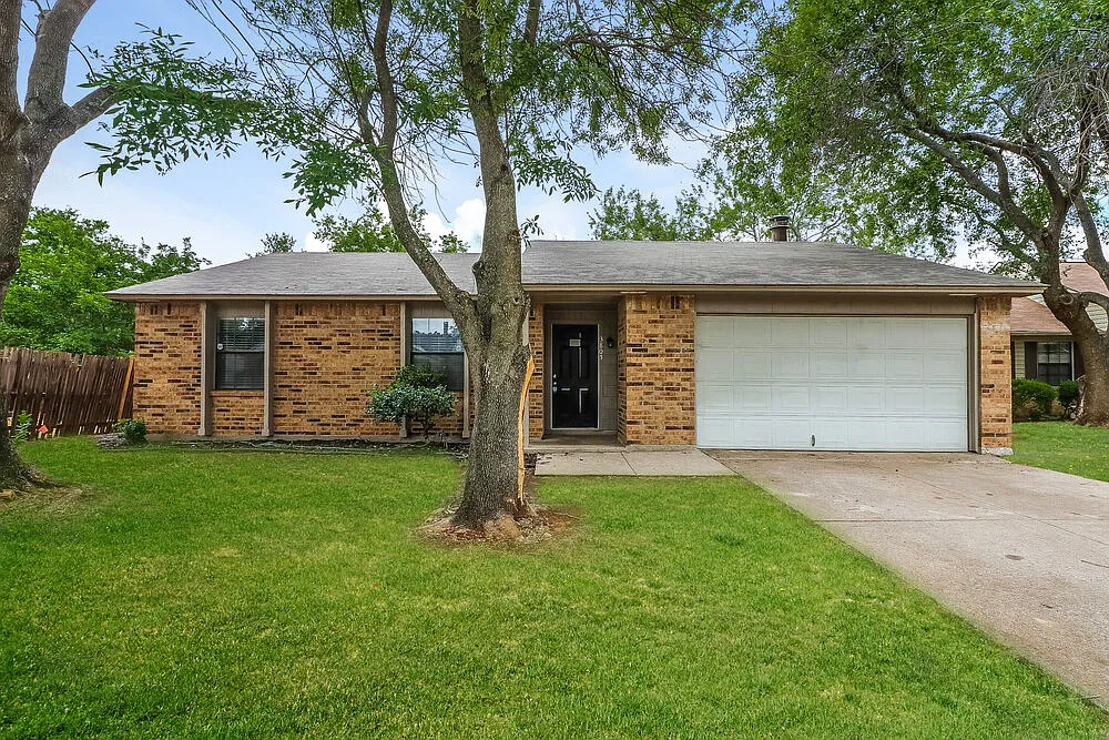 3 bed, 2.0 bath, 1404 sqft, $1,890 — Photo 1