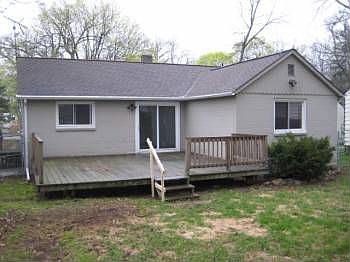 2nd image of 2560 Maplecrest Dr