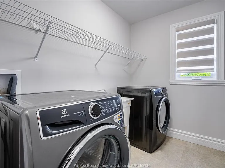 210 Cowan Ct — Photo 17