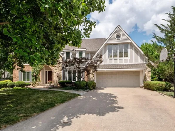 8825 Linden Dr, Prairie Village, KS 66207