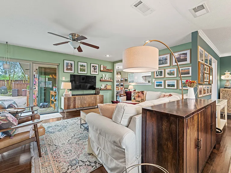 9854 Estate Ln — Photo 14