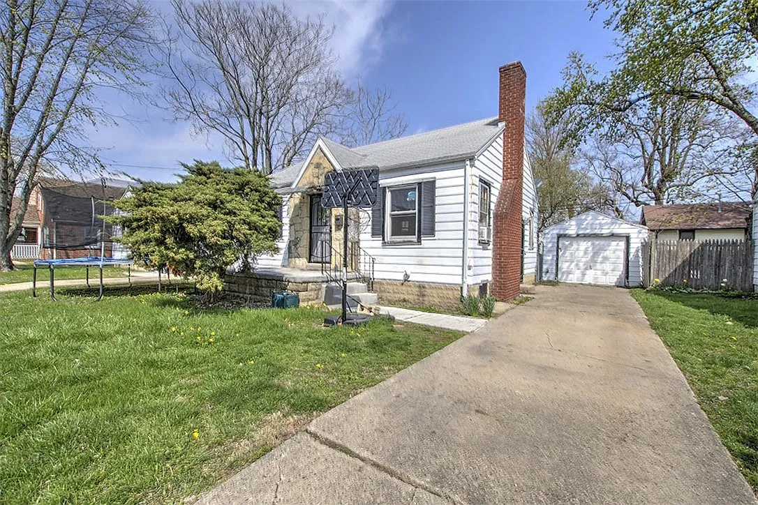 1070 Evans Ct photo 1