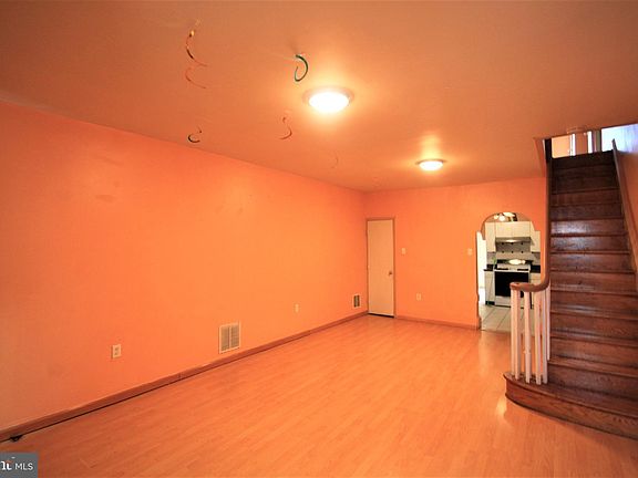 4th image of 2638 S Hutchinson St