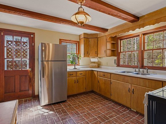 3rd image of 161 Beech Ridge Road