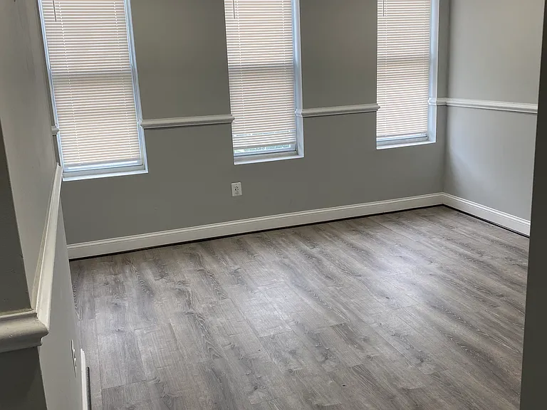 210 N Mount St #BB — Photo 11