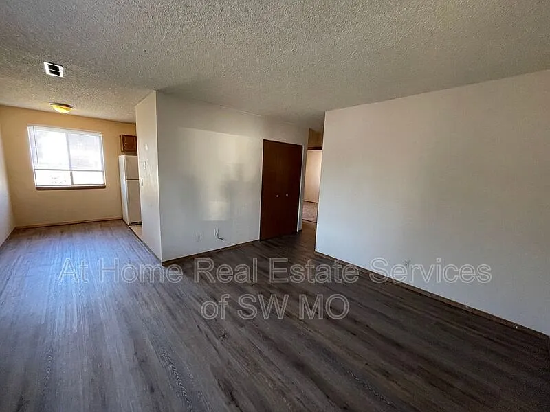 Building Photo - 510 W Scott St #4