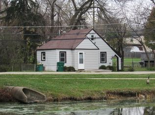 14 E Clarendon Dr, Round Lake Beach, IL