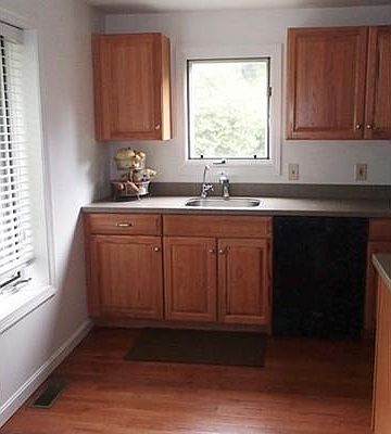4th image of 25 Country Hill Ln