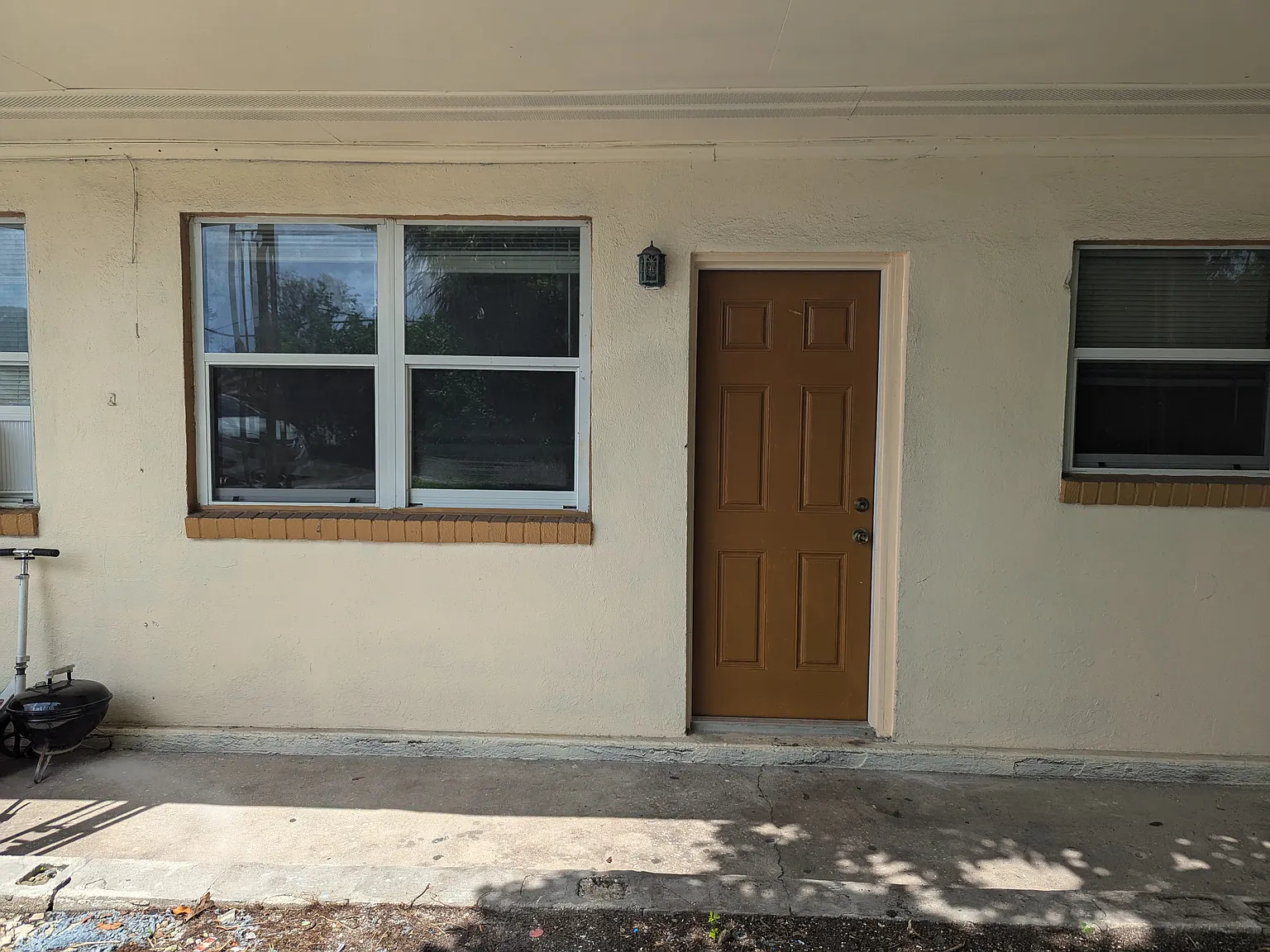 6380 Haines Rd N — Photo 2