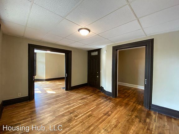 4th image of 904 Burr St #1