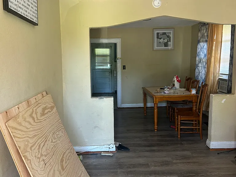 4025 Beachwood Ave — Photo 2