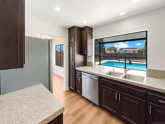 5th image of 13216 Entreken Ave